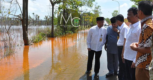 Pemko dan Perusahaan Bangun Parit di Kabil